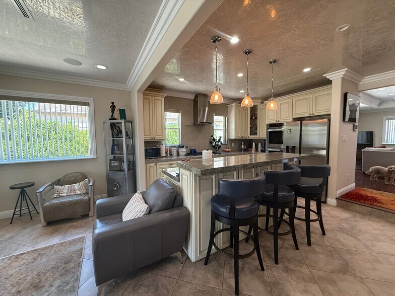 Building Photo - 6039 Greenbush Ave