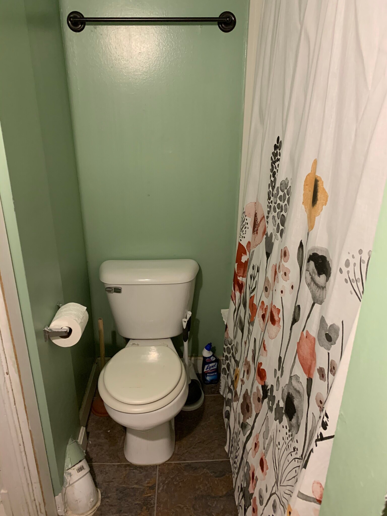 Bathroom - 818 N 7th Ave E