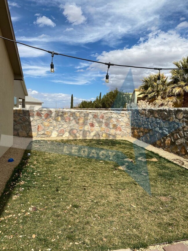 Building Photo - Beautiful 4 bed, 2 bath house move in ready! *military discount offered!