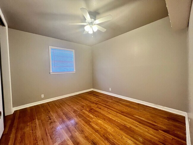 Building Photo - PRE-LEASING FOR JULY! Great 3/2/1 with Two Living Areas