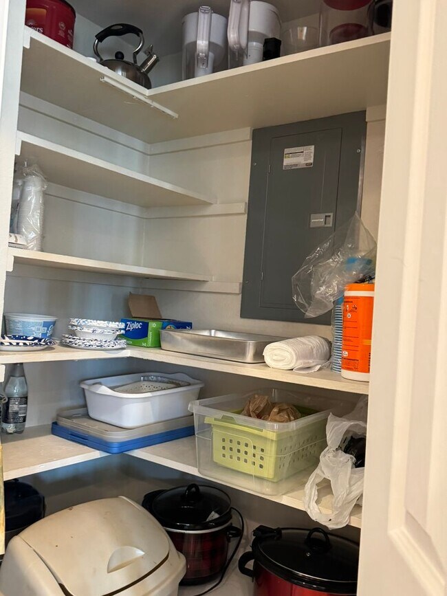 Building Photo - Riverfront 2BR Condo Great Views, Luxury Furnished incl UTILITIES