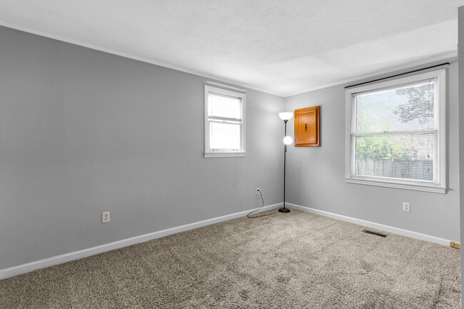 Building Photo - 338 River Walk Dr