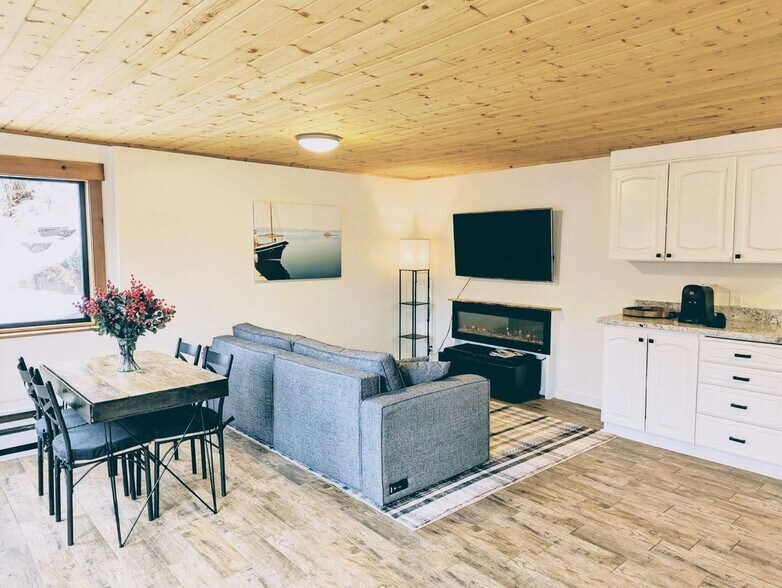 Building Photo - 7110 Stagecoach Dr