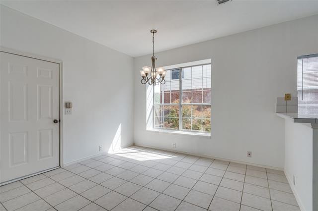 Building Photo - 2213 Ravenhurst Dr