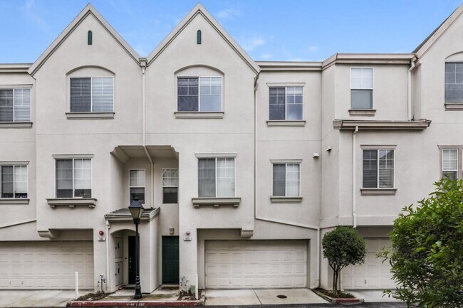 Building Photo - 572 Blackwood Terrace