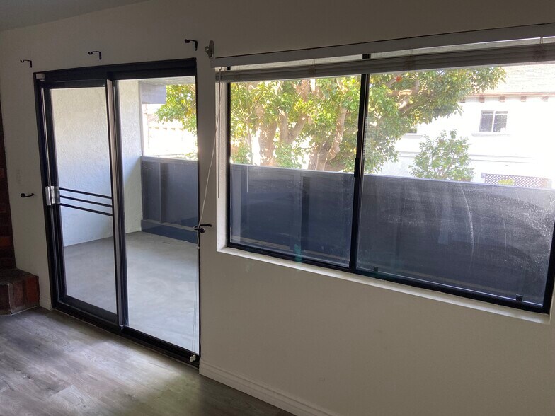 Building Photo - 2115 Carnegie Ln