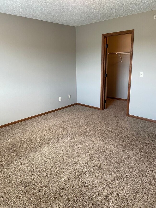 Building Photo - Spacious 2 Bedroom + Loft Townhouse in Sauk Rapids