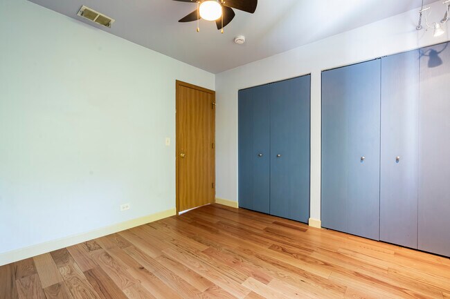 Building Photo - 2284 Woodside Dr