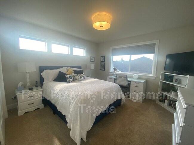 Building Photo - 810 Sisters Ct