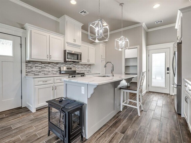 Building Photo - 4001 Timber Valley Dr