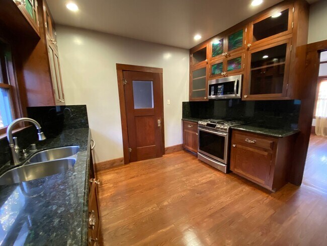 Building Photo - 3 Bed | 2 Bath | McKinley Park Area — $3,375/Month