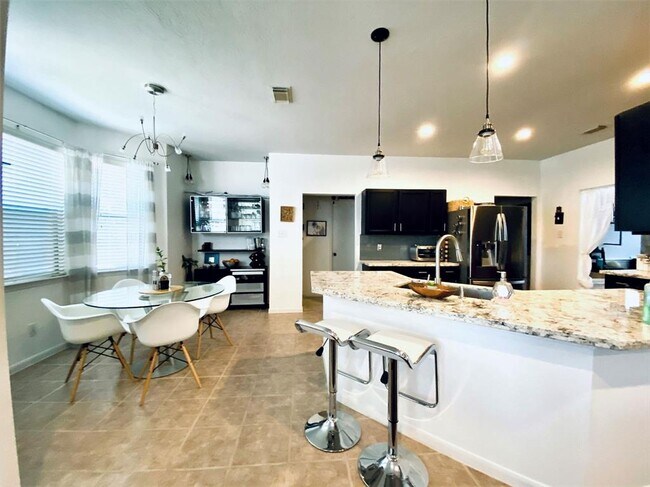 Building Photo - 16803 Bay Ledge Ct