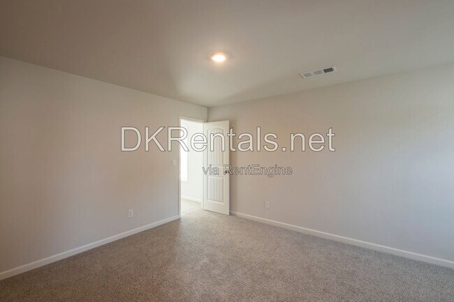 Building Photo - 7095 Evening Dew Dr