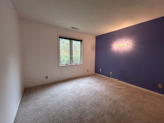 Building Photo - $3,350 | 5 Bedroom, 2.5 Bathroom House | P...