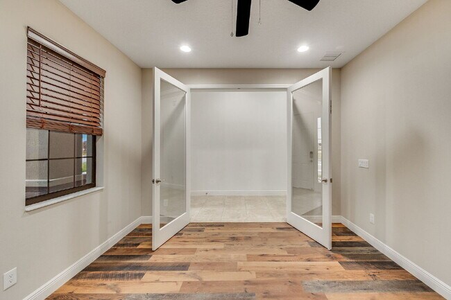 Building Photo - 4BR, 2.5BA home with resort style outdoor living!