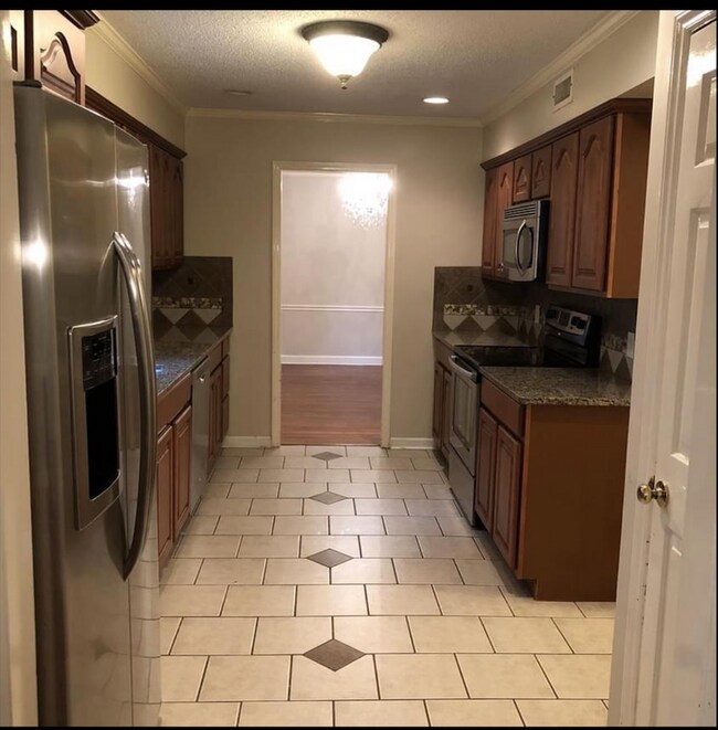 Building Photo - 3137 Forestdale Dr