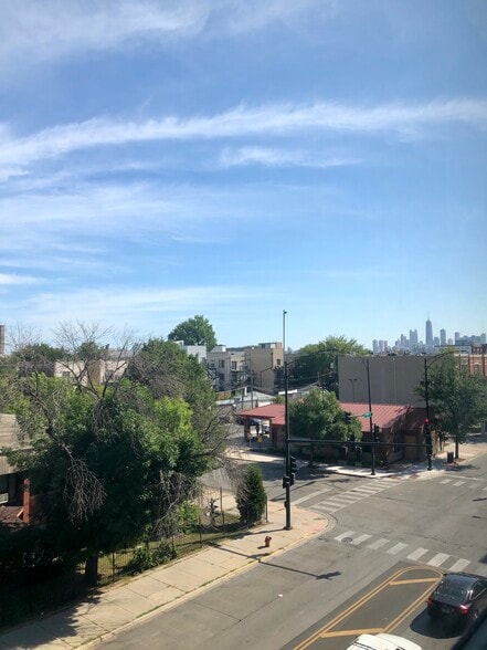 Building Photo - 2 S Leavitt St