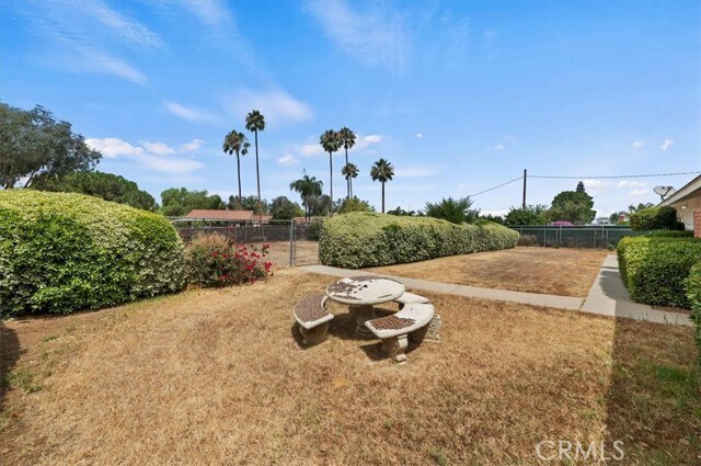 Building Photo - 15833 Ridgeway Ave