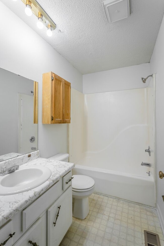 Building Photo - 3634 Helen Ln