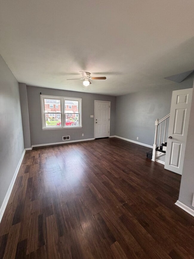 Building Photo - 2229 Graythorn Rd