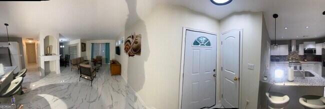 Building Photo - 825 S Forest Lake Dr