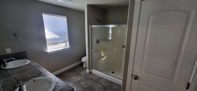 Building Photo - 4 Bed 2.5 Bath - NW Redmond