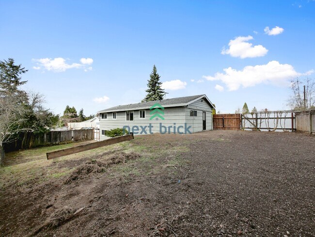 Building Photo - Beautiful 3 beds, 1 bath Single Family Home is available for Rent in Renton!