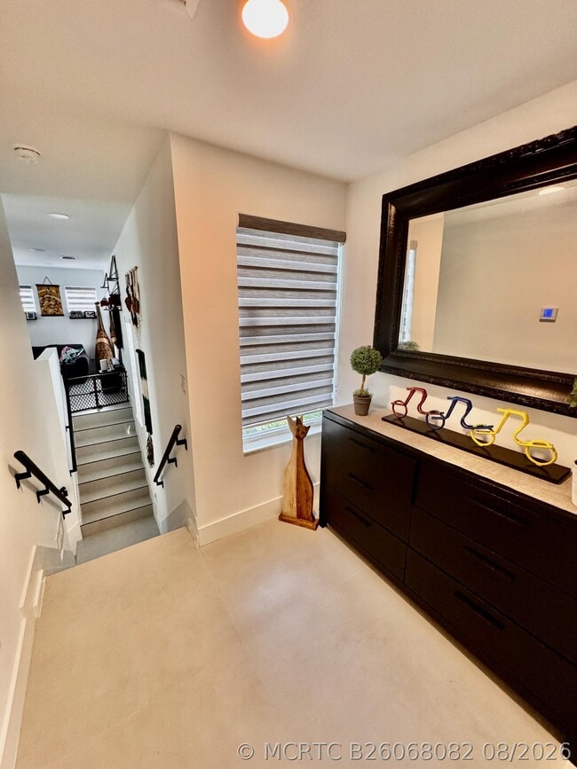 Building Photo - 1081 Wilshire Cir E