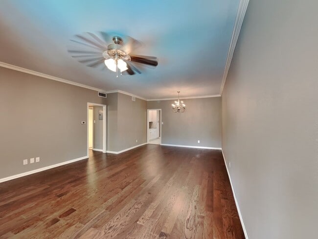 Building Photo - Captivating Condo in the Royale Orleans Ea...