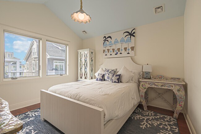 Building Photo - 112 S Rumson Ave
