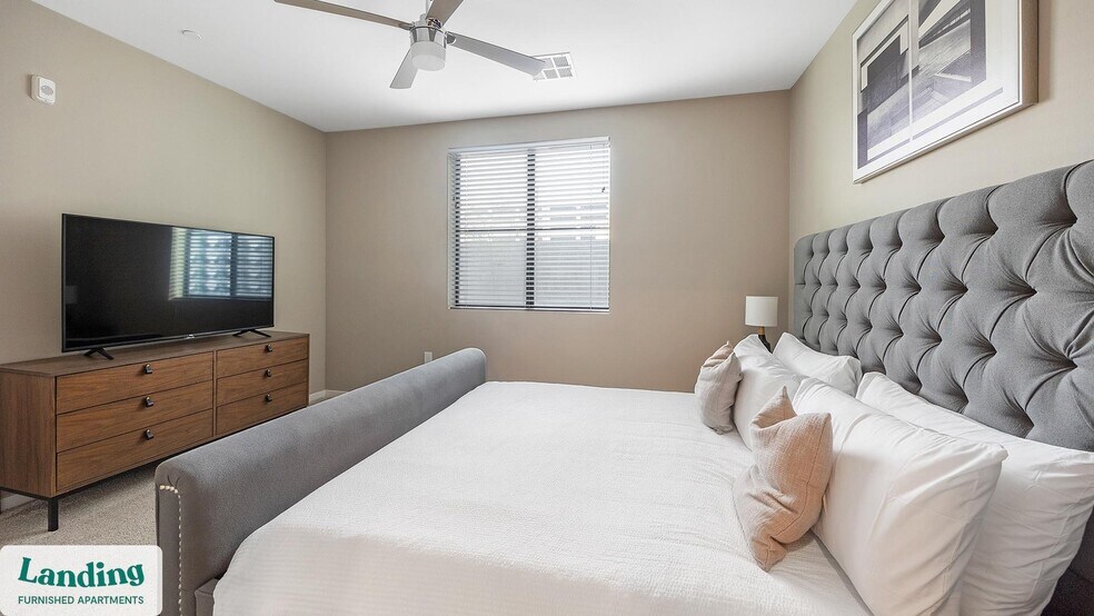 Building Photo - 402 W Lincoln St