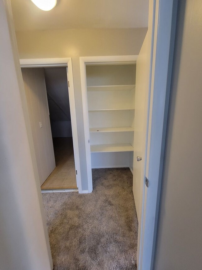 Building Photo - 2bed/1.5bath Condo near Robeson Elementary