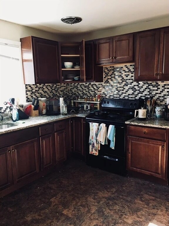Primary Photo - 298 Hurley St