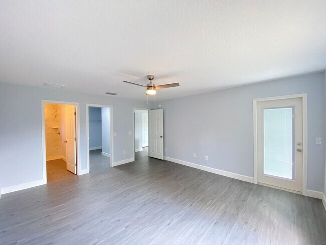 Building Photo - Desirable SW Ocala Neighborhood 3/2/2 **WON'T LAST**