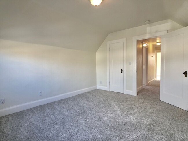 Building Photo - 1714 Santa Clara Ave