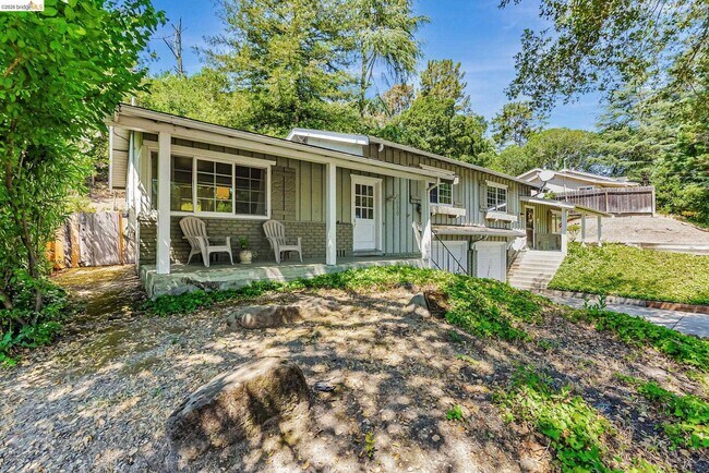 Building Photo - 2050 Donald Dr