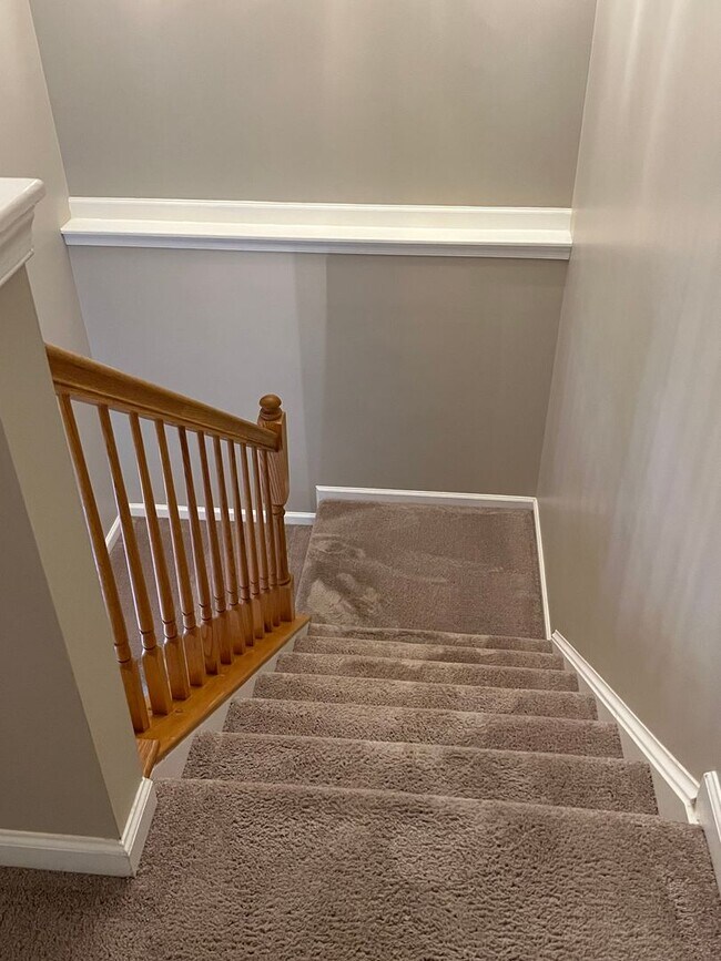 Building Photo - Beautifully maintained townhouse in Whittier available mid May!