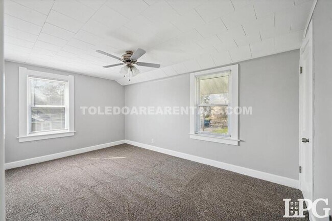 Building Photo - 630 Colima Dr