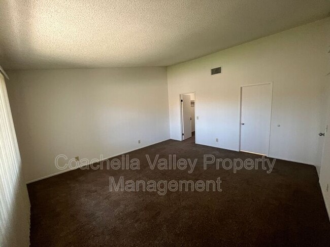 Building Photo - 567 N Hermosa Dr