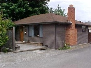 Building Photo - Charming Everett Rambler — 3 Bedrooms + Bonus Room