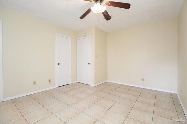 Building Photo - 405 Cornwall Cir