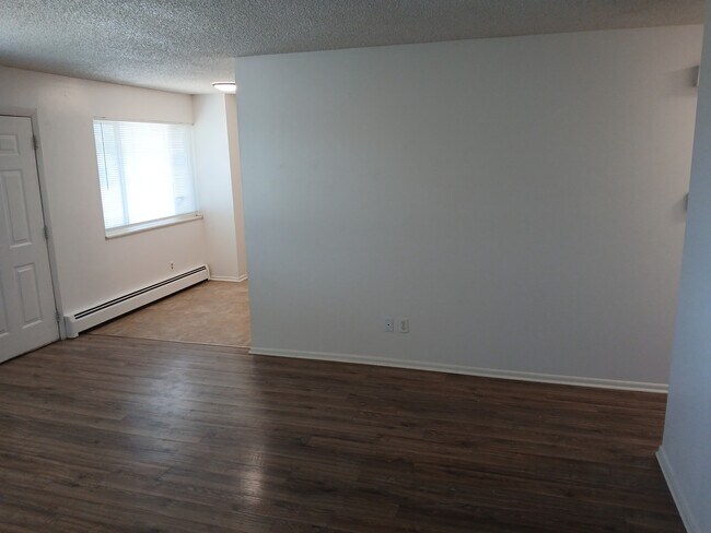 Building Photo - 4211 Forrest Hill Rd