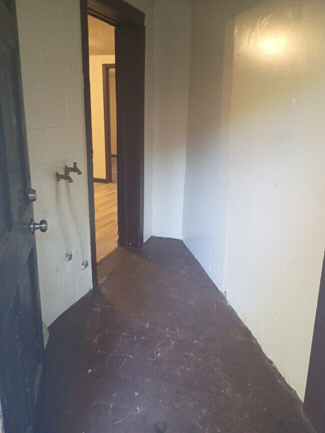 Building Photo - 304 Wells Ave