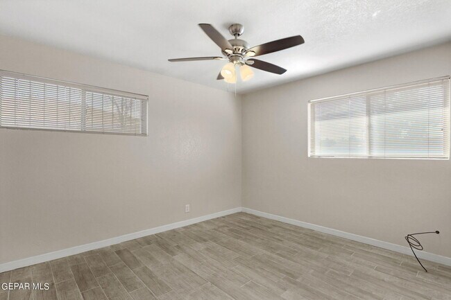Building Photo - 921 Ash Ln