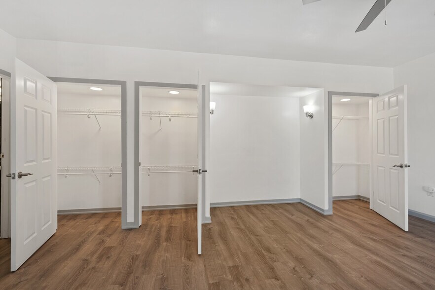 Master Bed - 2500 Sarah St