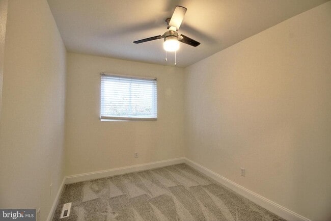 Building Photo - 87 Meadowlark Ave