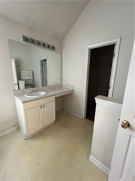 Building Photo - 5420 Sapphire Cir