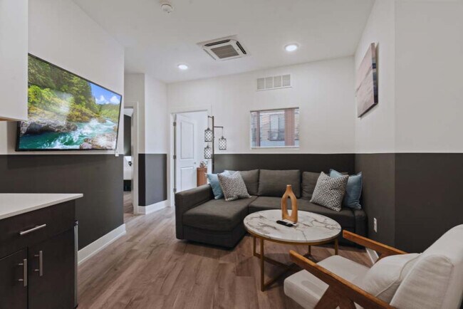 Building Photo - 1214 N American St