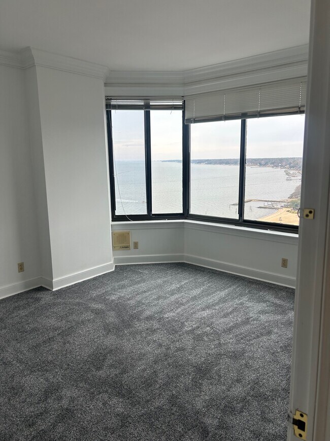 Building Photo - 7505 River Rd