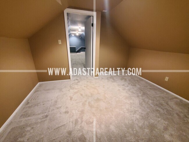 Building Photo - Beautiful Home in the Heart of Overland Pa...